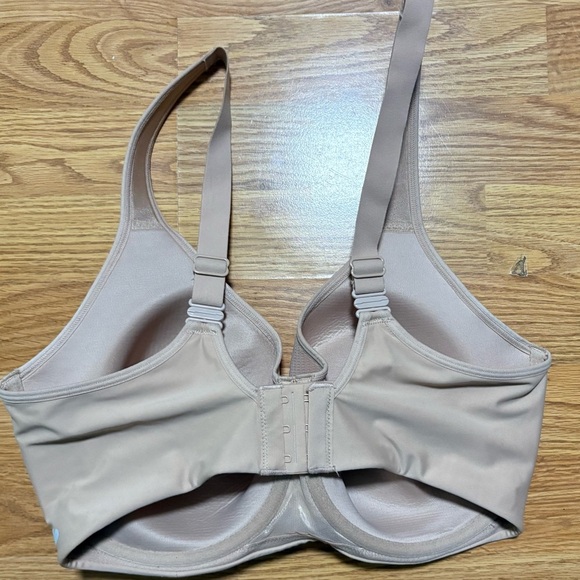 Seamless Nude Bra Body Up 36DDD - Picture 2 of 5